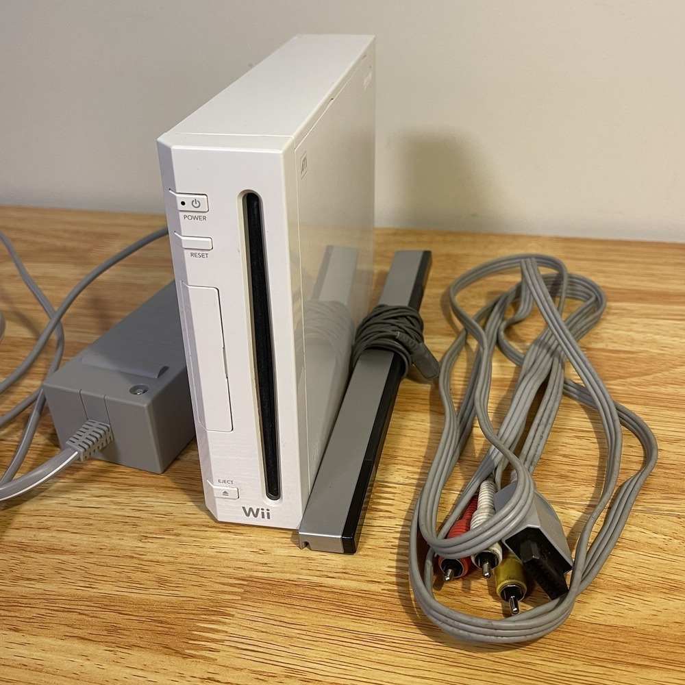 Nintendo Wii Video Game Console RVL-001 White With Cords (Power& AV) Sensor Bar